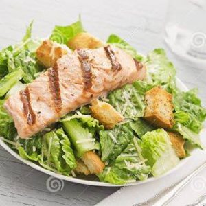 ENSALADA CESAR CON SALMON